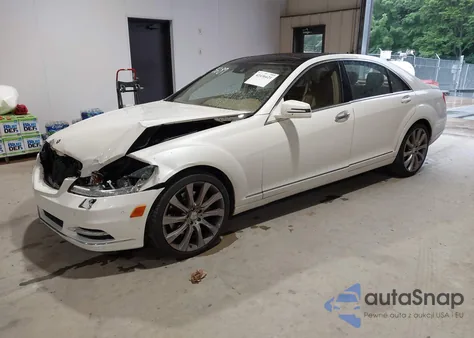 2013 Mercedes-Benz S 550 z USA, uszkodzony, nr VIN WDDNG7DB8DA493289